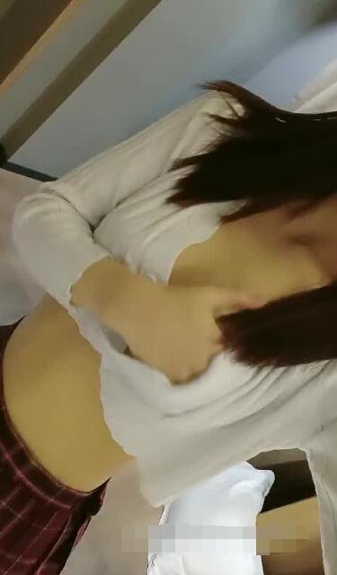 [主播探花] 2021-04-22 三线嫩模04-22和闺蜜一起勾引送货员