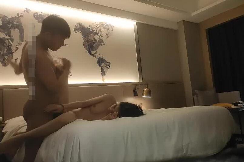 [主播探花] 2021-04-03 一屌极品寻欢04-03小巧网红妹