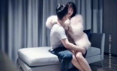 丰满的美腿少妇，被小哥操得张大了嘴巴 哇哇惨叫，看那表情 肯定很爽