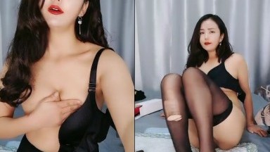 羞涩小仙女全程露脸丝袜高跟来看看逼逼的淫水多不多