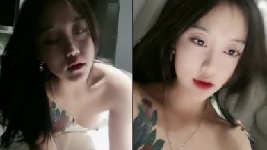 大二小女友清纯颜值开房啪啪，深喉插嘴修长美腿，收费房开操