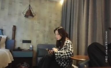 本人和照片一样漂亮的高档外围女神，只要是个男人 都会喜欢这种妖艳的贱货