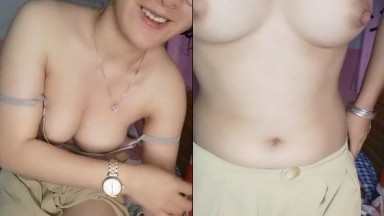 眼镜文科老师下班了，到了宿舍了，全裸自慰，洗澡掰穴特写，跳蛋自慰