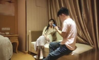 【胖子工作室】，顶级高端外围，甜美漂亮女神，3000一炮，舔逼暴插，激情无限必看