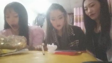 非常接地气的陕西站街女探花《本场无套内射》晚上整了个身材不错的黑裙丝袜美女