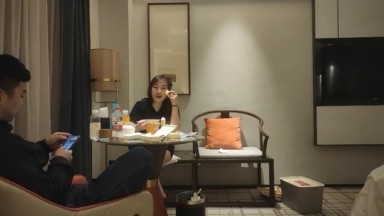 《挣钱买奥迪拉水泥》小胖约泡搞金融少妇阿姨一顿宵夜搞掂还夸小胖帅差点没把我笑喷