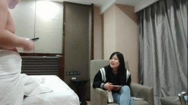 【冒险王探长】约操巨乳骚女，一线天肥穴，手指揉搓扣弄，扛起双腿爆插，大力撞击猛顶