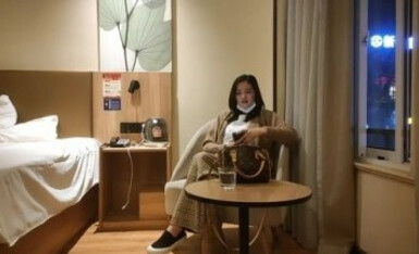 【乔先生寻花高端茶】新晋老哥约操御姐，洗完澡直接开操，骑乘打桩机，搞得爽了浪叫不断