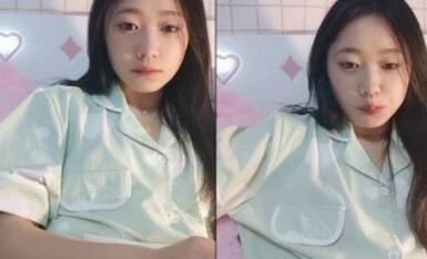 顶点--清纯校园女神，家中下海 ，晚自习回来悄悄直播赚生活费，吃着零食和哥哥们卖萌，脱裤子揉逼逼发骚