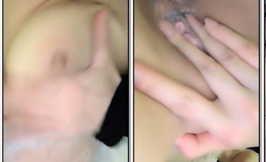 这也太可了，人美水也多，芊芊细指，敏感的小穴，白浆不停挤出来，这也太淫啦！