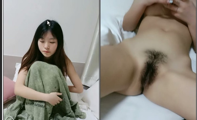 年轻人的淫乱聚会激情派对，露脸口交大鸡巴年轻粉嫩，口交大鸡巴让几个小哥轮草抽插，有的逼毛都没长齐刺激.