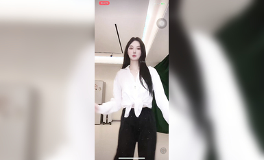 【抖音重磅】人氣女神【草莓小甜心】首次超大尺度露三點【丁姐直播】9月 (1)