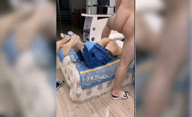 电报群大神『我的侄女叫小夕』乱伦性爱私拍 娇嫩侄女承受大屌的抽插内射 高清 (3)