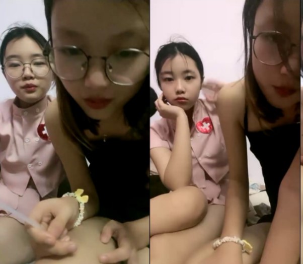 新人！【泡泡鱼妹妹】两个00后可爱眼镜妹~舌吻互舔无套啪啪~稚嫩的少女胴体，看了流鼻血 (1)