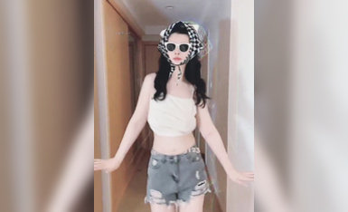 青春無敵 抖音風極品網紅嫩妹高價定製裸舞、變裝、紫薇等反差超大合集~美女如雲~有大膽露臉的 (35)