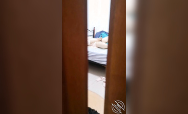 《母子亂倫》想操風韻猶存的媽媽 耗了很久終於趁媽媽喝醉滿足了我的願望 (9)