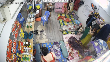 私房最新流出2023 黑客破解攝像頭偷拍 多場合家庭宿舍廁所更衣洗澡 (2)