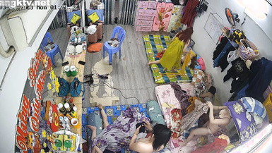 私房最新流出2023 黑客破解攝像頭偷拍 多場合家庭宿舍廁所更衣洗澡 (3)