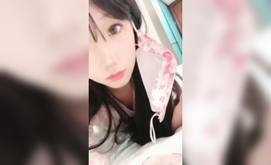 純欲少女【聞聞醬】，校花級美女無套約啪，快看這粉嫩的小菊花，翹起白白的玉臀，真想插進去爽一下 (1)