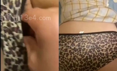 《震撼福利超強亂倫》真實原創大神記錄與哺乳期大奶大屁股親嫂子偸情的日子~趁著哥哥不在家和嫂子大玩性愛 (1)