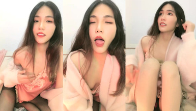 年末来了个王炸，曾经面试过北影的极品大美女【冷冷要命】脸蛋精致高级，气质一流，蝴蝶逼模特身材黑丝，完美女神必看 (4)