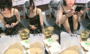 【91約妹達人】真實約炮強上00後高中紋身高顏值小蘿莉，沒干之前一直做出誘人的舉動，吃完宵夜後被男主上演強干啪啪 （1）