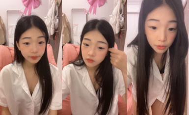 2024年2月，校花為了賺錢拼了【豬豬女孩】喊來舔狗干她，穿上白絲舔腳，無套內射極品反差小淫娃 (1)