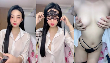 半糖【小蘭心】滿臉潮紅，性感內衣掛肚兜露奶頭，裸舞大跳 (2)