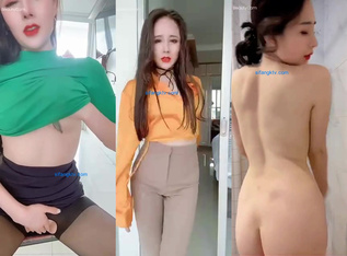 土豪重金定製福利，高氣質網紅臉極品御姐【美寶兒(尤秘書)】私拍，頂級身材一線天，逼臉同框各種道具紫薇挑逗，擼點超高（1）