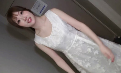 你個色狼也太猴急了！帶女神一進屋就狂舔直接插，把女神嚇到了，女神好久沒做愛了，水好多！170CM高挑長腿白皙女神