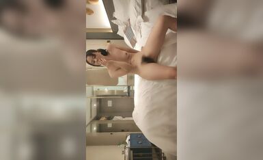 门票138，极品外围女神，甜美乖巧魔鬼身材，粉嫩美乳超近镜头，精彩不断收藏佳作