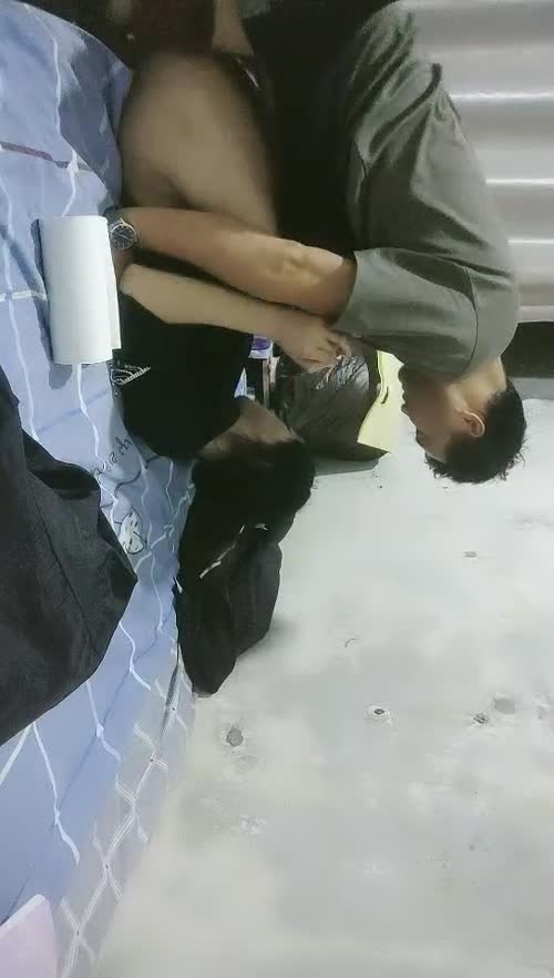 10月7日城中村扫街连续搞了2炮一老一少第一位大长腿高冷年轻嫩妹长得不错比较谨慎要求解锁手机差点翻车