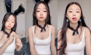 全網第一美少女~【小雲慢吞吞】上帝視角特寫~圓圓的乳房 粉嫩逼逼 裸舞 道具自慰 (5)