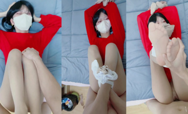 肉絲大奶蘿莉美眉【軟軟兔Lt774523412】做錯事就要罰 啊不要主人錯了求求你放過我 身材苗條 被綁著手腳隔著絲襪猛插小嫩穴 最後無套內射