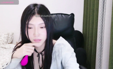 Stripchat 新女神降臨 Rainybaby首次門票大秀 全裸自慰絕美 (4)