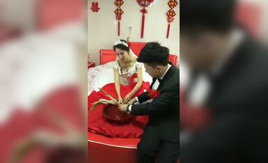 新娘子不但人美奶子还特别的大