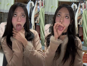 阿黑顏母狗合集，白眼吐舌高潮臉，舌頭十分靈活，這小弟弟被裹住該有多爽！ (3)