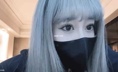 2025年10月最新，【重磅】極品反差推特女大學生【少蘿涵】付費大尺度視頻，完美露臉，清純反差愛約炮，白虎粉穴 (1)