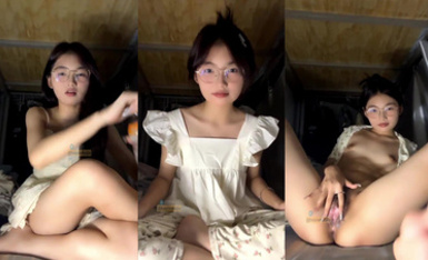 清純學生妹【困困兔】宿舍大秀道具自慰狂顫流白漿! (4)