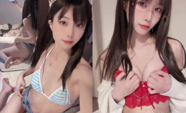 極品大長腿顏值女神，完美身材，極品尤物大尺度絲襪無內，自慰足交 (1)