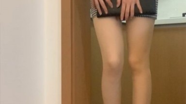 化身丝袜短裙教师向学生展露自己的身体