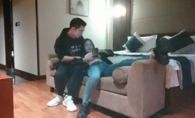 某先生爱徒探花首秀操骚货，穿上丝袜撕裆