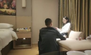 野马寻欢170CM极品长腿外围小姐姐，坐在身上各种摸