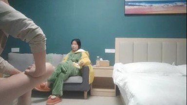 小夏寻花00后超嫩妹子返场，脱下衣服揉捏白嫩奶子