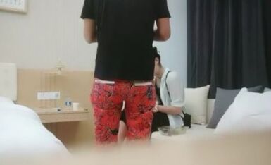 利哥丶寻花170CM大长腿高端外围女，黑丝高跟鞋翘起屁股