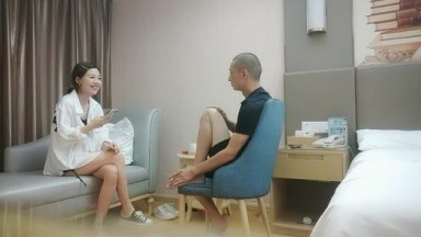 利哥丶探花网约白衣美腿齐逼短裤小姐姐，吊带小背心黑丝袜